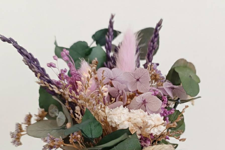 Lata de flores preservadas