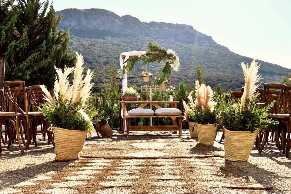 Patio y sierra de la moneda