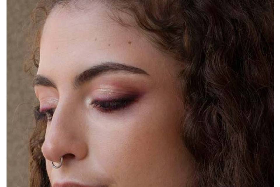Maquillaje de novia con color