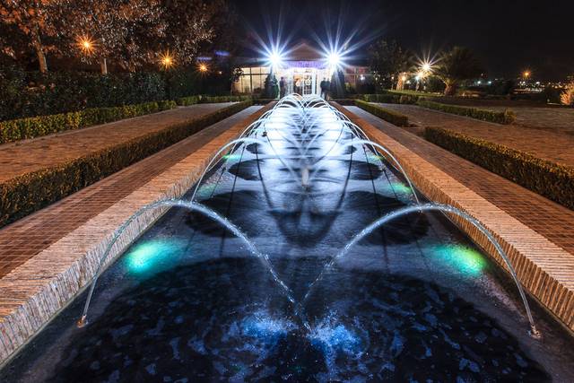 Fuente iluminada