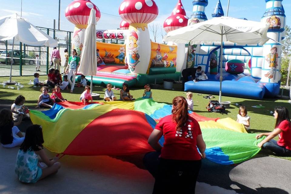 Zona infantil con monitores