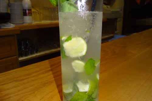 Un mojito recién hecho