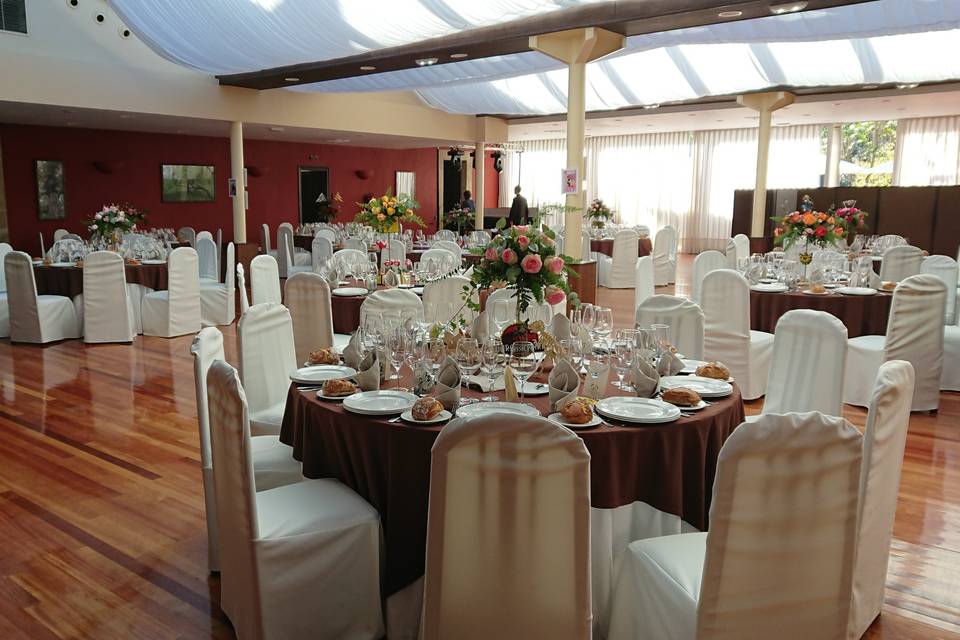 Salón en marrón