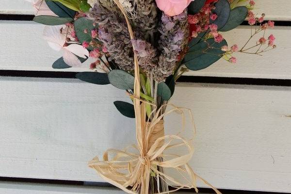 Ramo con flores preservadas