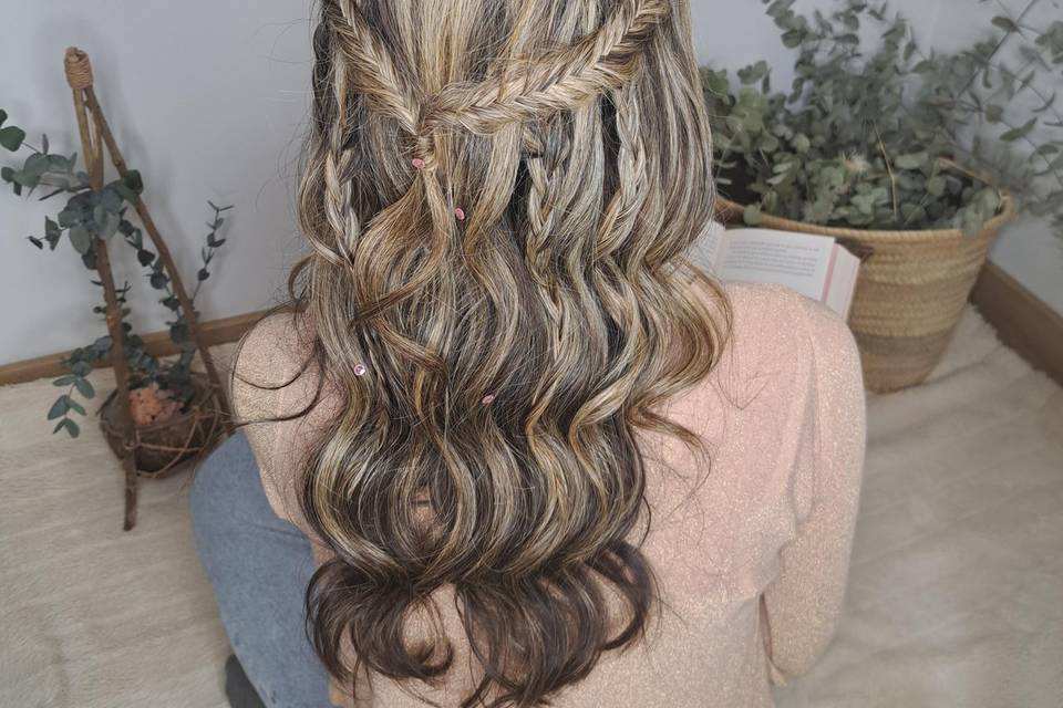 Semirecogido con trenzas