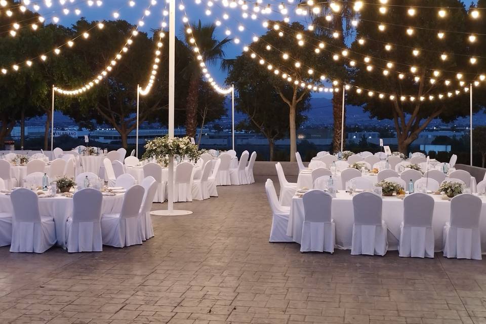Cena jardín