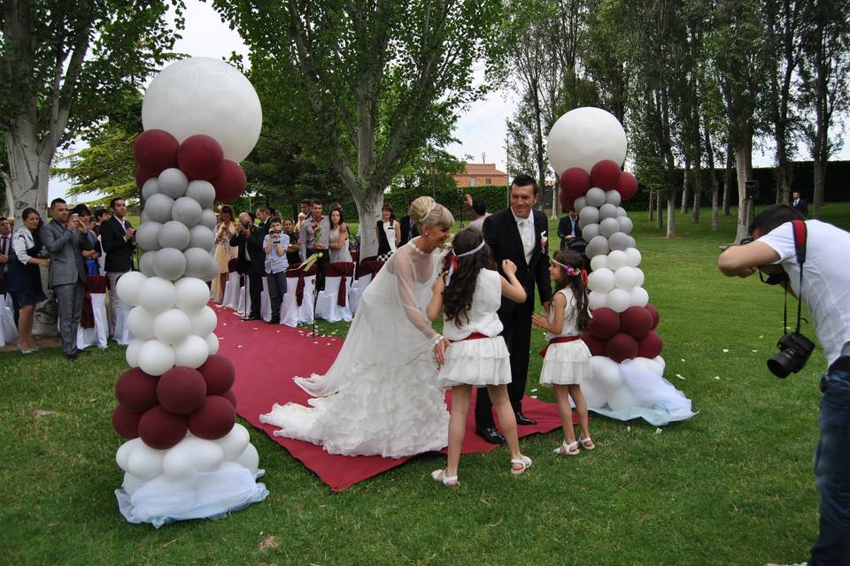 Columnas de globos, boda civil
