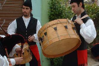 Gaita, tamboril y bombo.