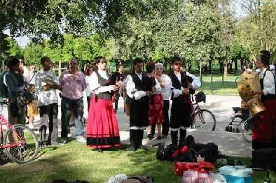 Mussel con trajes tradicionales