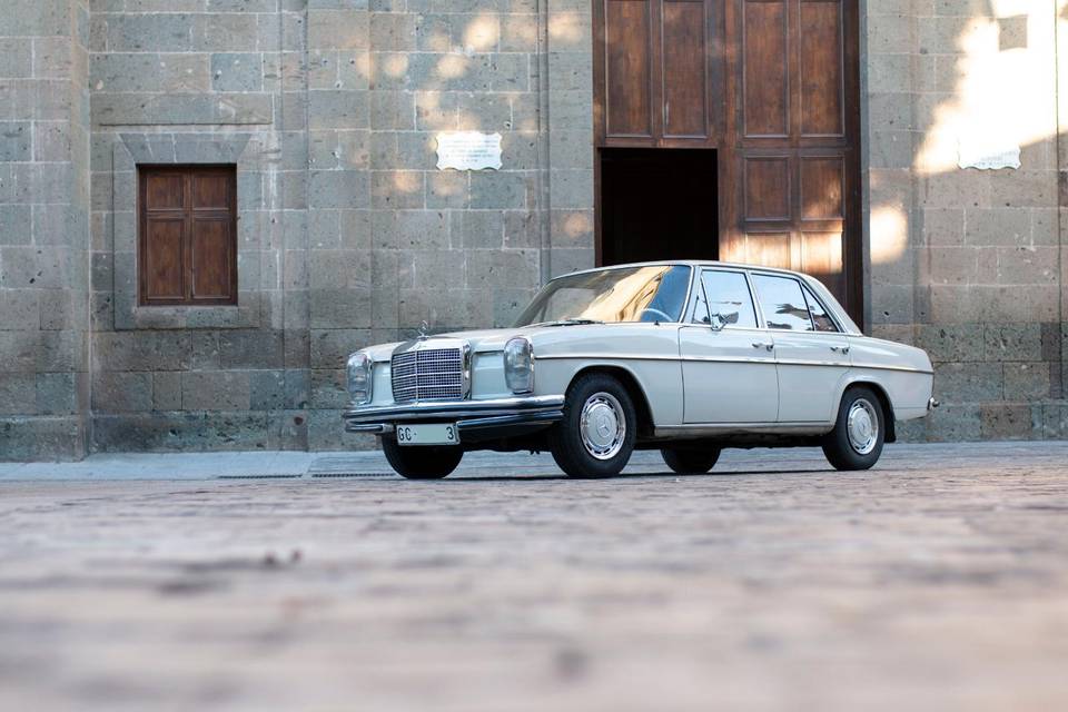 El Mercedes de Don Nicolás