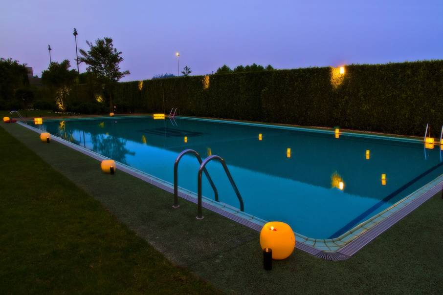 Boda jardín piscina