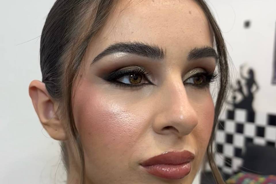 Maquillaje mirada marcada