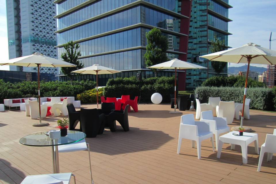 Terraza con mobiliario