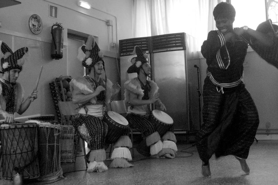 Percusión y baile africano