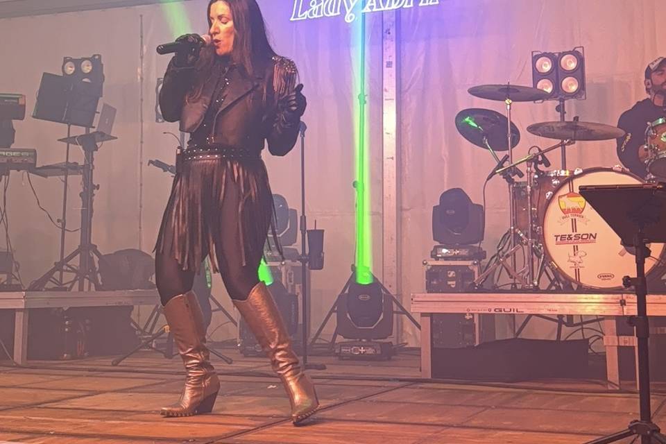 LADY ABRIL