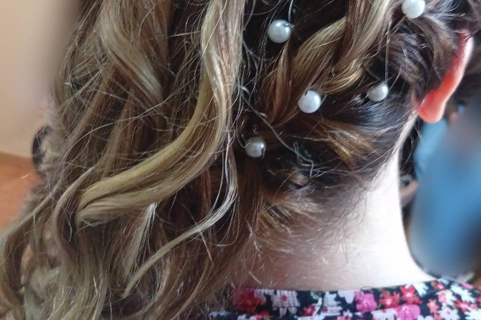 Semi recogido con trenza.