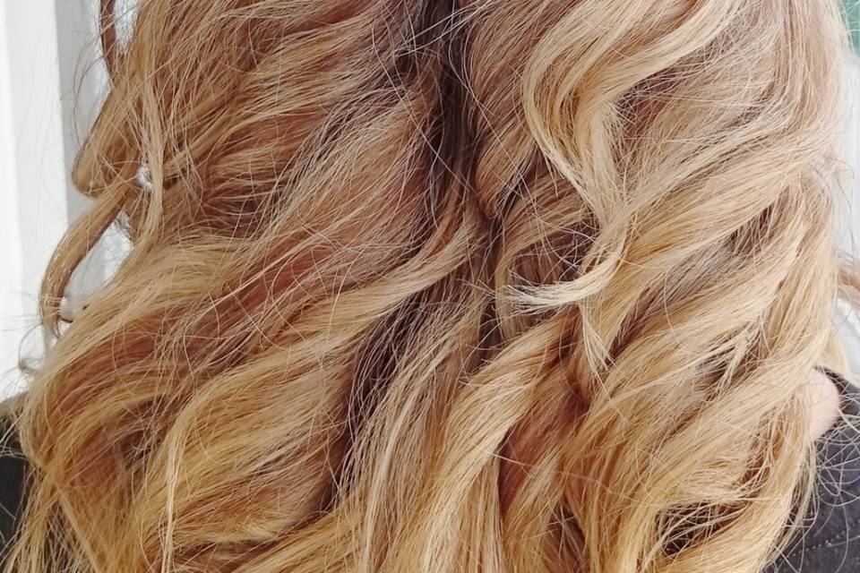Semirecogido con ondas