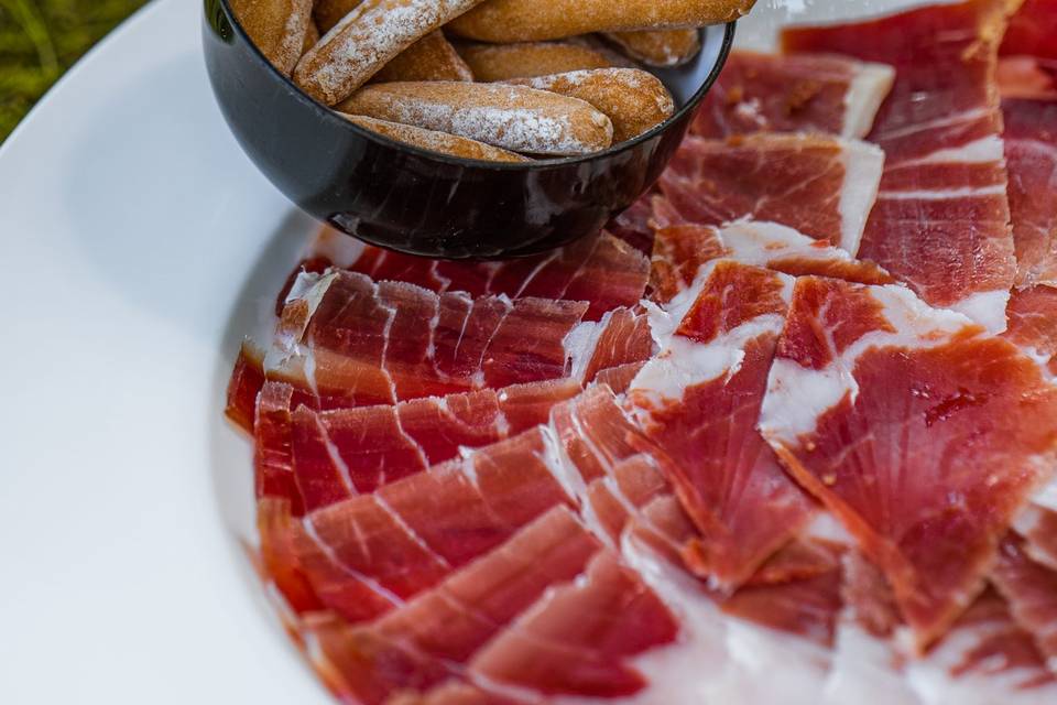 Jamón ibérico con cortador