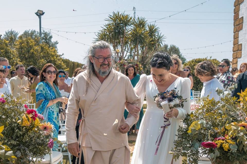 Salida de los novios