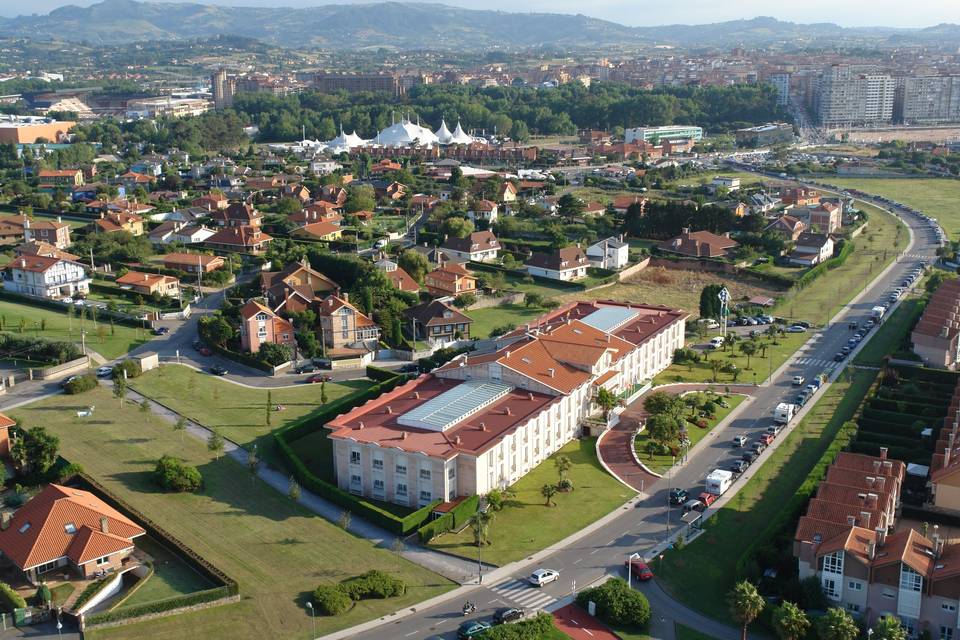 Vista aérea del hotel