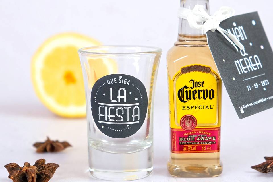 Mini botella de tequila + vaso