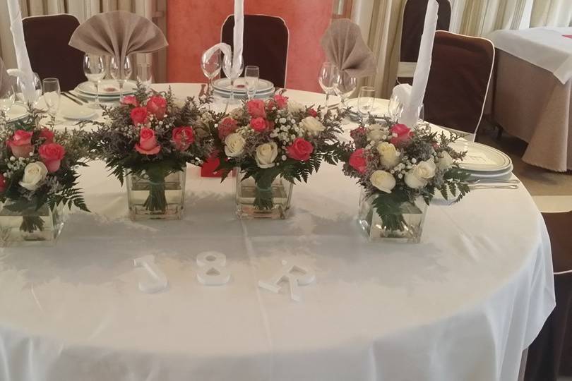 Detalles florales de las mesas