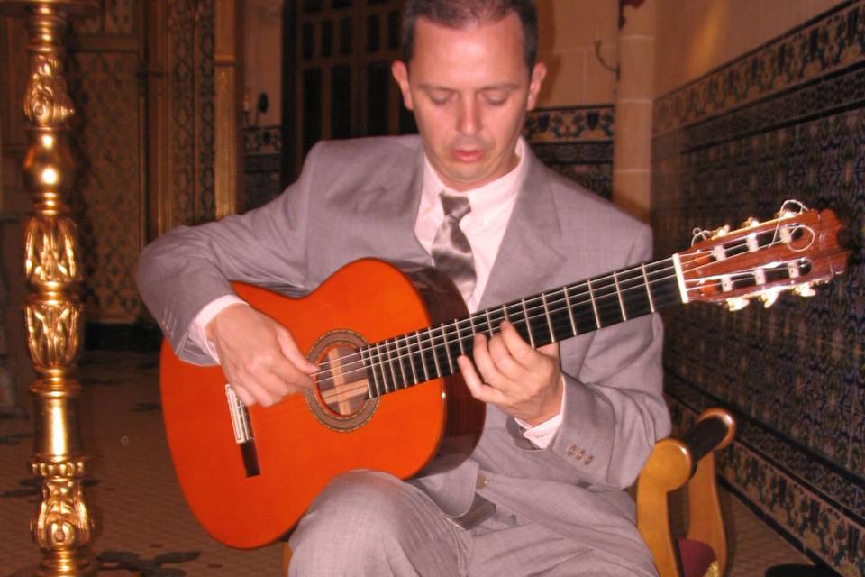 Javier Ruiz - Guitarra Solista