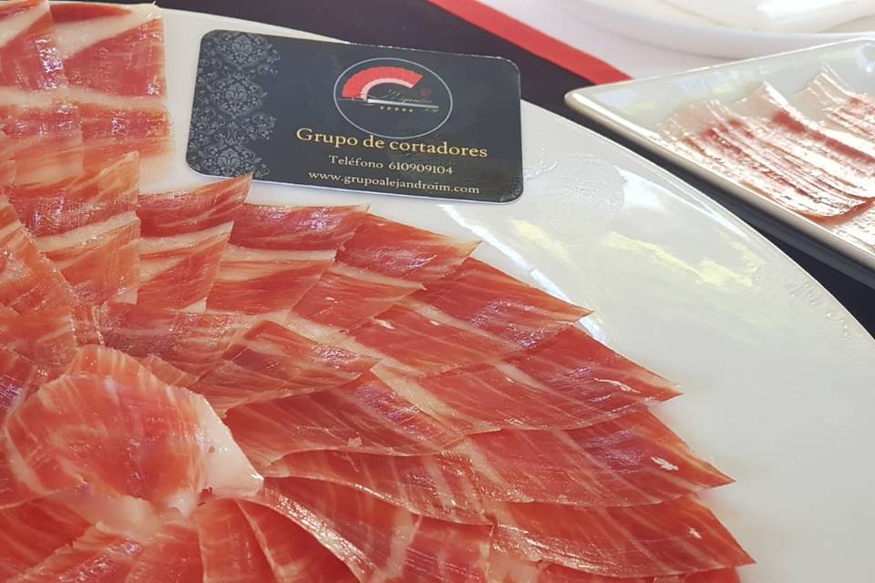 Plato de jamón y tarjeta