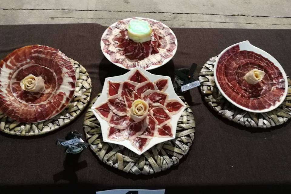 Platos de jamón de presentació