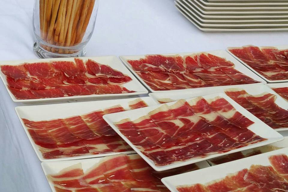 Platos de jamón en cuadrado