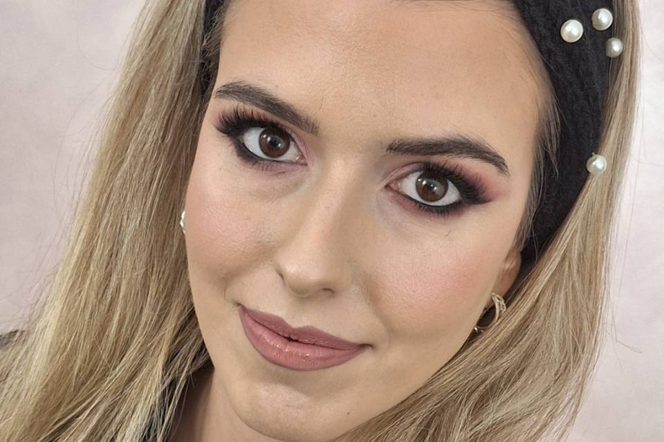 Laura Cantos Maquillaje y Peinado