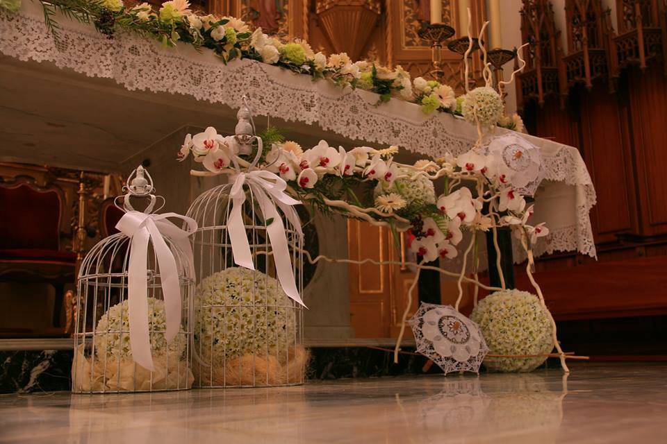 Decoración de la mesa del altar vintage