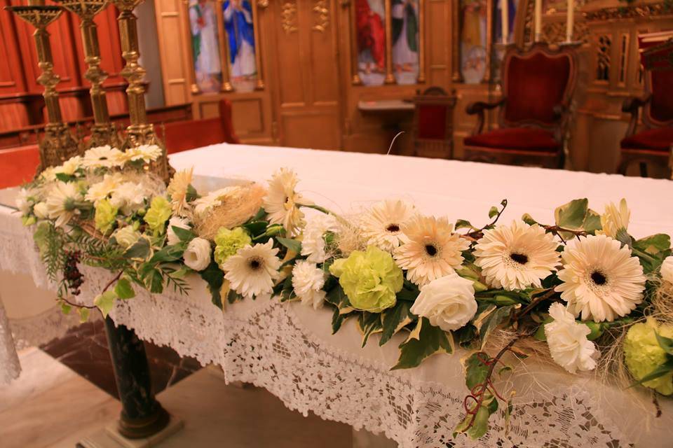 Guirnalda en mesa altar