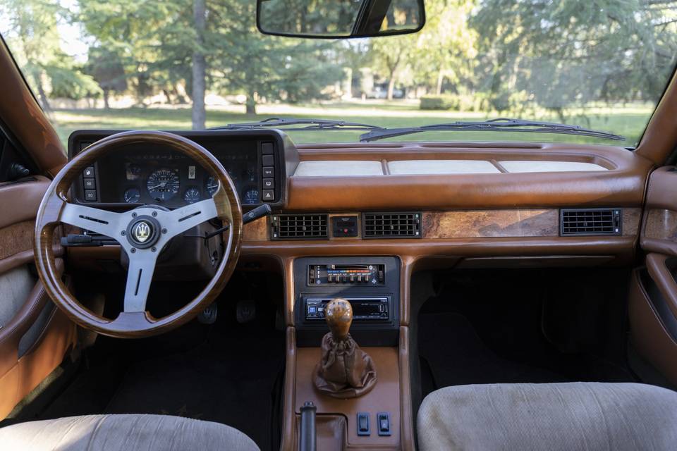 Maserati Biturbo interior