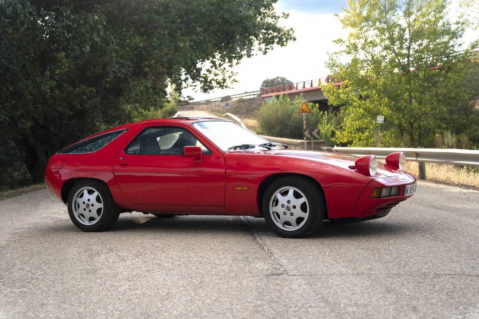 Porsche 928