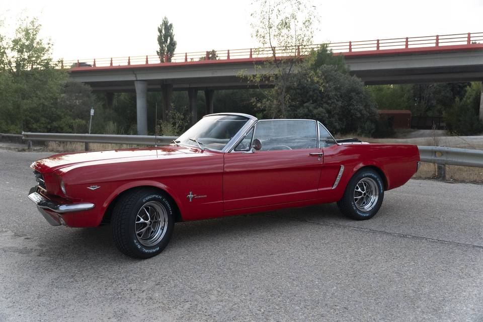 Ford Mustang rojo 1965