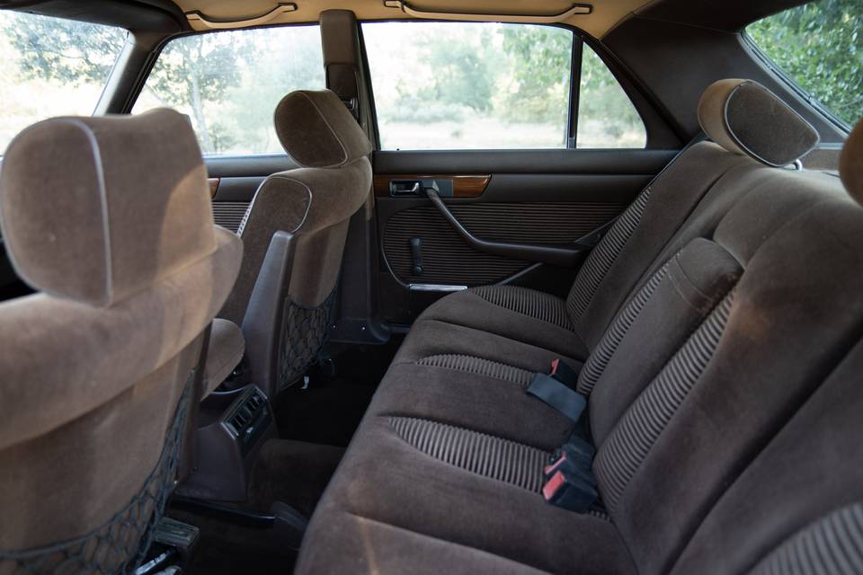 Mercedes Benz 500 SEL interior