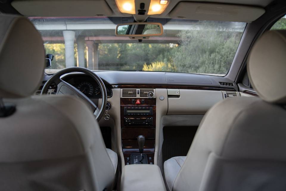 Mercedes Benz E 320 El interior