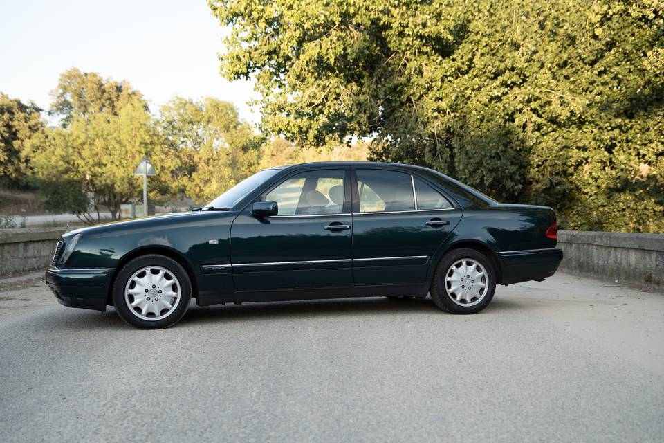 Mercedes Benz E 320 E lateral