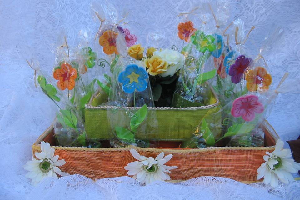 Montaje de Macetas con Flor perfumadas ( regalitos de bodas )