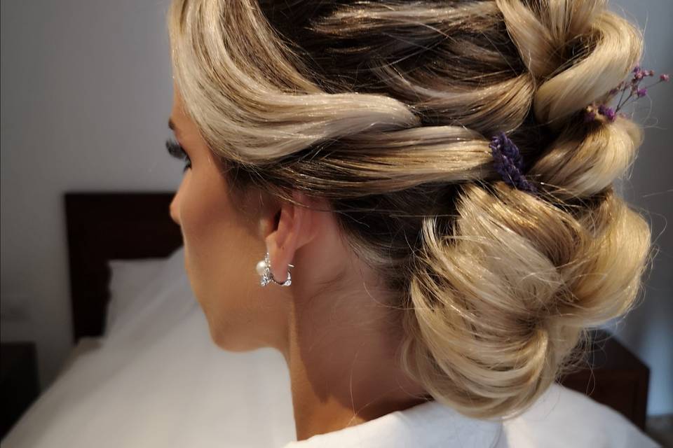 Novia con trenza en cascada