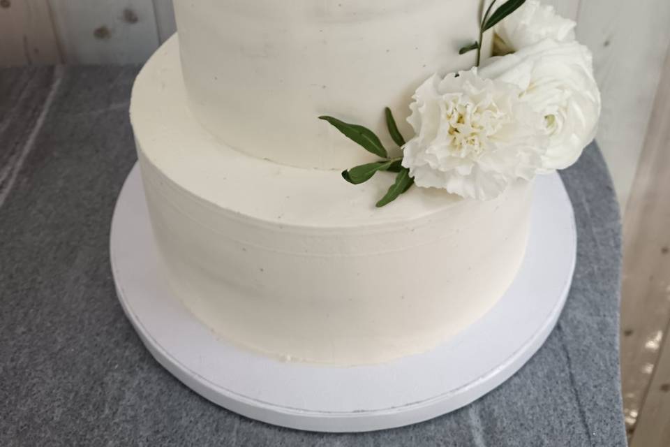 Tarta con flores naturales