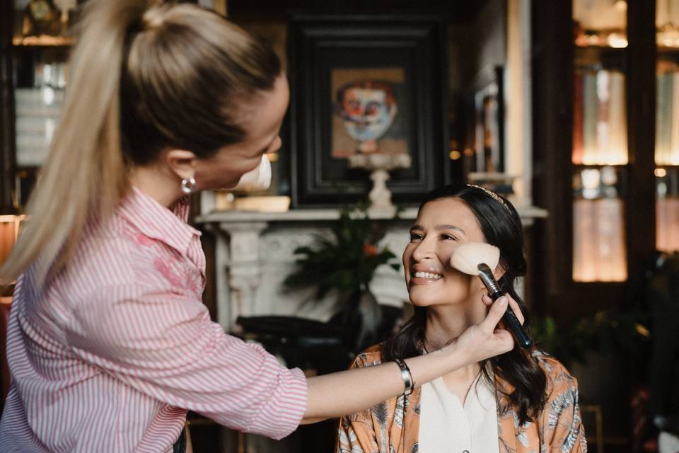 Novia maquillaje y peinado