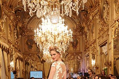 Vestido de novia de dos piezas con bordado de plata en el cuello