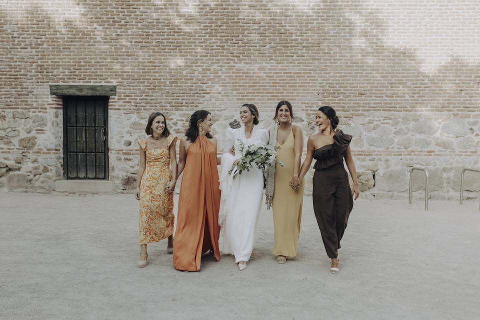 La novia y sus amigas