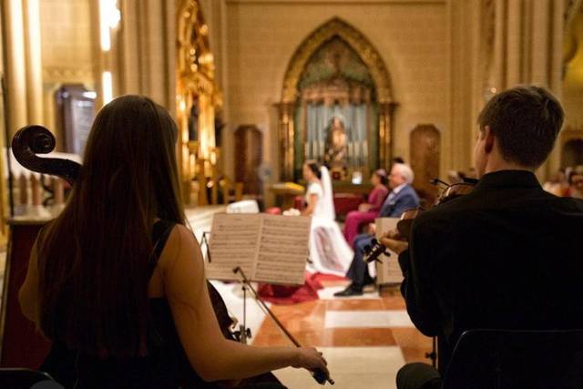 Dúo de cuerda para la ceremonia religiosa