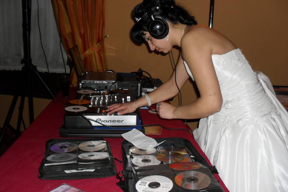 Novia y DJ