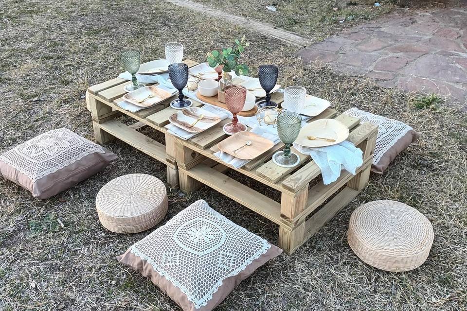 Zona niños con pallets y mesa