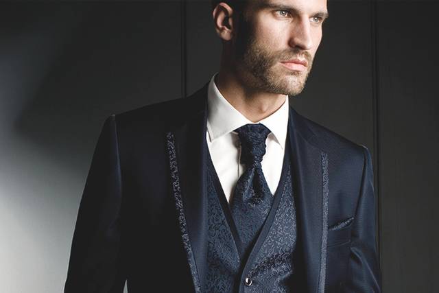 Trajes de novio en negro
