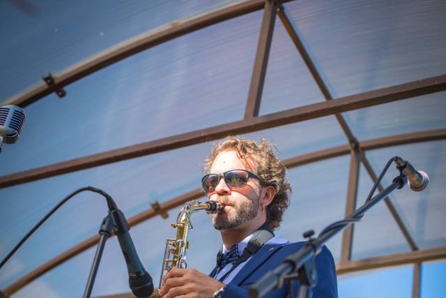 DJ y saxo